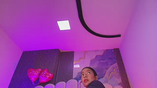 hot dione online show from March 6, 8:16 pm