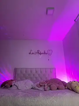 alee lenoxx online show from March 5, 6:44 am