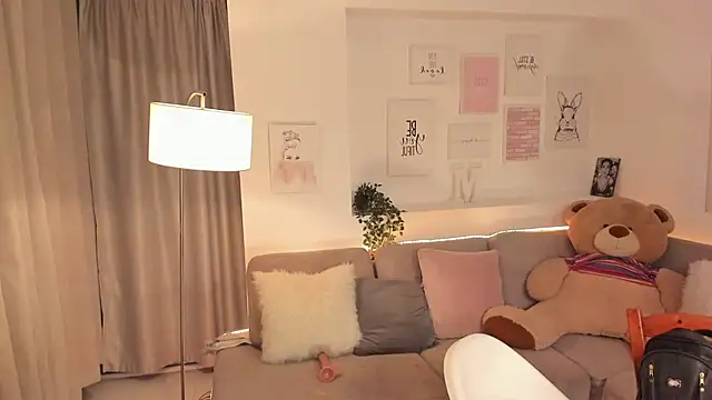 Nicolle foxy online show from March 12, 8:10 pm