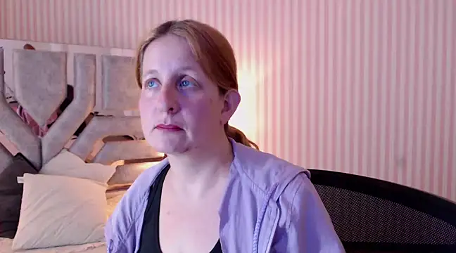 Snapshot of ViioletaMora chatting on February 23, 11:58 pm ViioletaMora online show from February 23, 11:58 pm