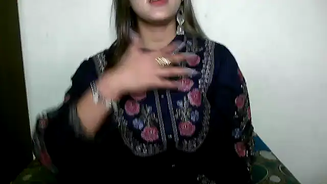 Snapshot of Princess_noorjahan chatting on February 26, 6:32 pm Princess noorjahan online show from February 26, 6:32 pm