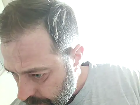 Snapshot of zefside42 chatting on November 17, 11:05 am zefside42 online show from November 17, 11:05 am