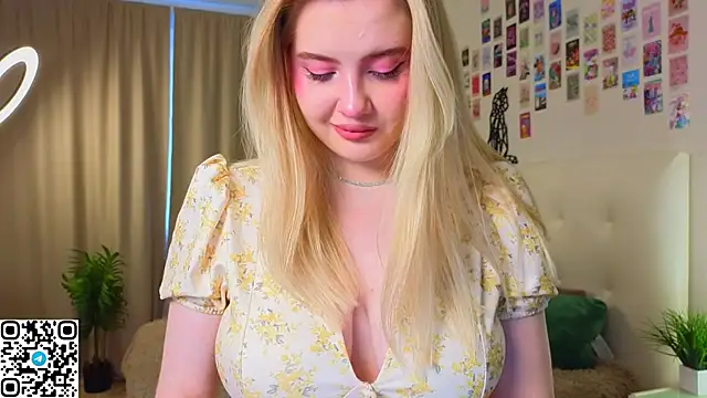 Snapshot of oliviabr0wn0 chatting on October 23, 2:22 am oliviabr0wn0 online show from October 23, 2:22 am