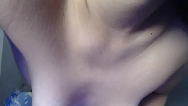 Snapshot of Melody_phillips2 chatting on November 18, 11:03 am Melody phillips2 online show from November 18, 11:03 am