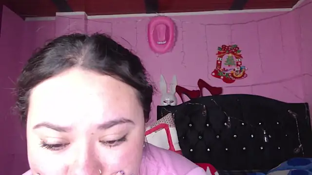 NikkiRous  online show from March 4, 7:01 pm