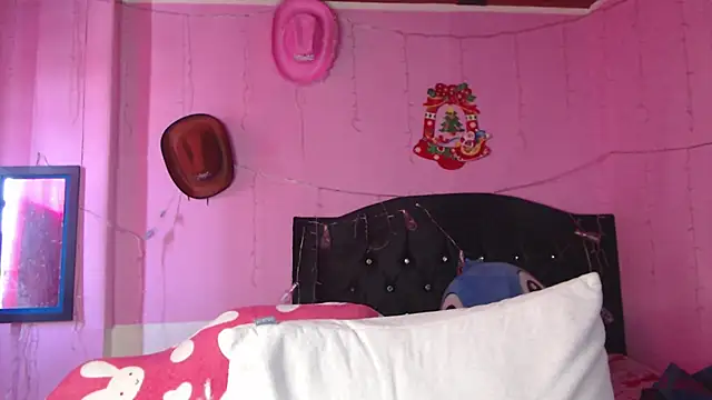 NikkiRous  online show from January 9, 1:58 pm