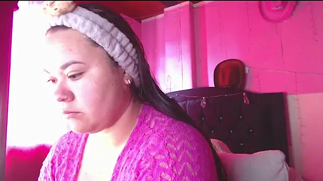 NikkiRous  online show from April 9, 1:49 pm