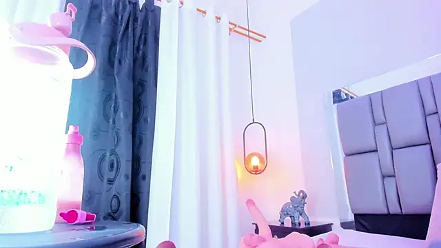 Emily Gil1 online show from February 26, 4:45 pm