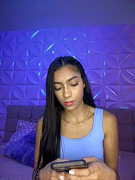 Snapshot of Ema_azel chatting on December 6, 2:06 pm Ema azel online show from December 6, 2:06 pm