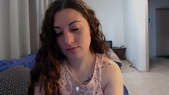 Snapshot of Helen_Adams_ chatting on June 27, 5:56 am Helen Adams online show from June 27, 5:56 am