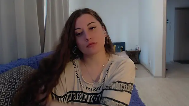 Snapshot of Helen_Adams_ chatting on July 6, 6:21 am Helen Adams online show from July 6, 6:21 am