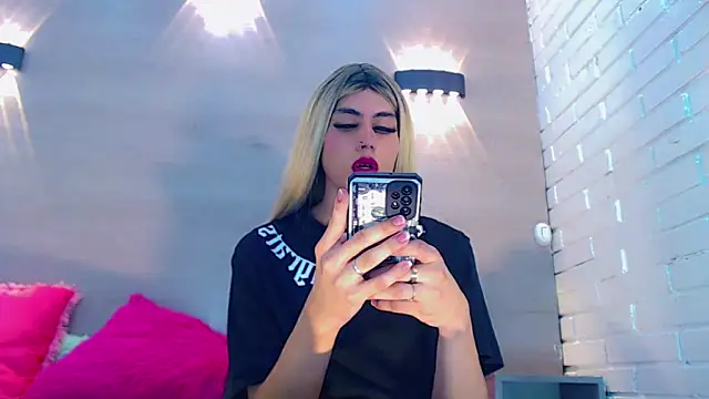 Snapshot of Daniela_Pink_ chatting on February 13, 12:13 am Daniela Pink online show from February 13, 12:13 am