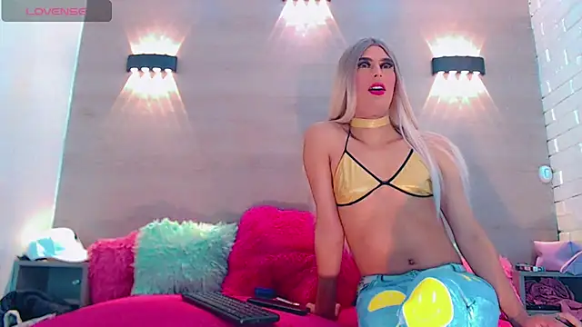 Snapshot of Daniela_Pink_ chatting on February 15, 8:43 pm Daniela Pink online show from February 15, 8:43 pm