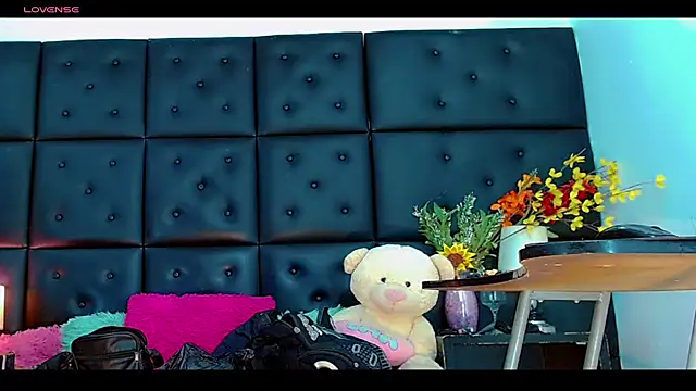Snapshot of Daniela_Pink_ chatting on June 22, 8:17 pm Daniela Pink online show from June 22, 8:17 pm