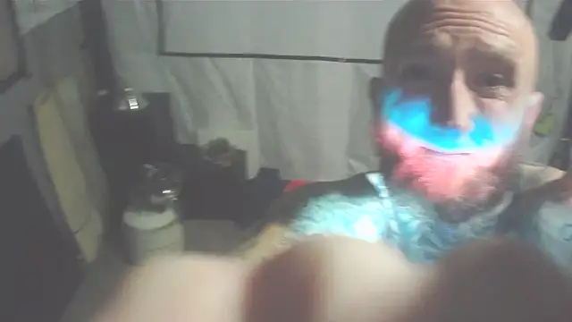 Snapshot of Smurfschmidt chatting on December 18, 8:26 pm Smurfschmidt online show from December 18, 8:26 pm