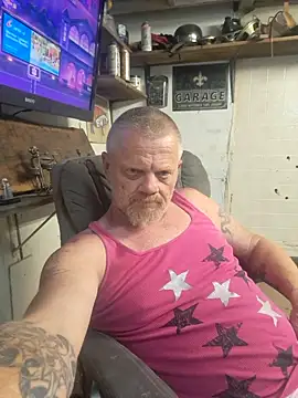 Snapshot of MagicAdmiralty5 chatting on October 4, 7:06 am MagicAdmiralty5 online show from October 4, 7:06 am