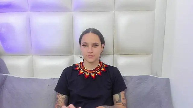 AnnyThompson  online show from January 19, 4:33 am