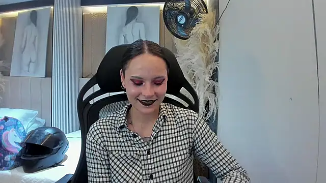 AnnyThompson  online show from March 28, 11:04 pm