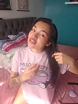 lauvelez   online show from February 4, 2:34 pm