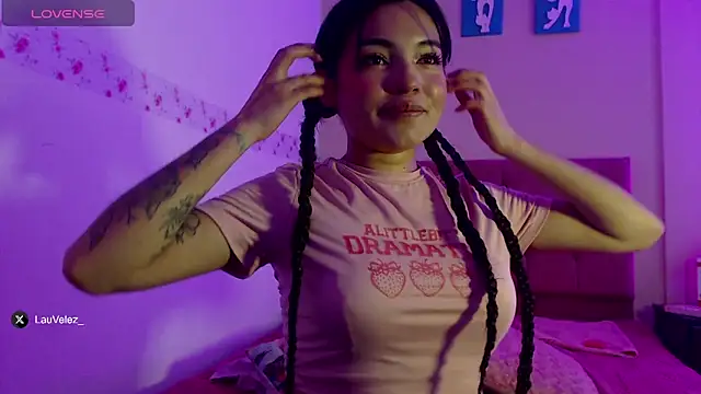 lauvelez   online show from March 28, 1:22 pm