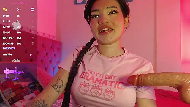 lauvelez   online show from April 17, 1:03 pm