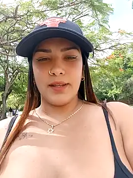 Snapshot of camiysebas21 chatting on October 22, 6:51 pm camiysebas21 online show from October 22, 6:51 pm