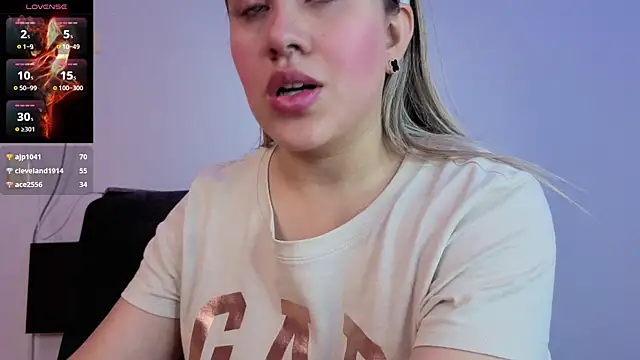 Snapshot of eleecttraa_12 chatting on October 27, 8:13 pm eleecttraa 12 online show from October 27, 8:13 pm