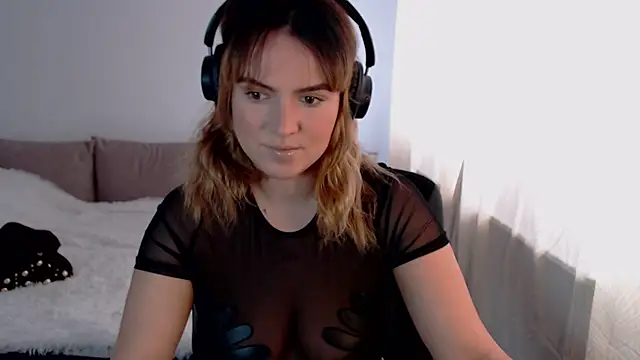 ChloeJewel1 online show from April 4, 8:23 am