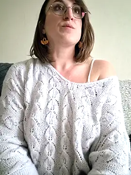 minierose online show from April 5, 5:10 pm