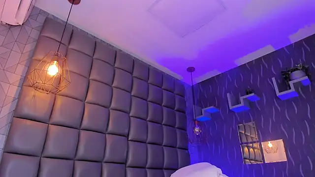 megan woll online show from February 20, 8:09 pm