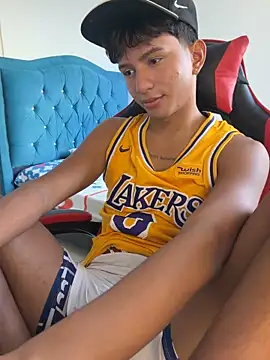 Leonarrrd 01 online show from December 18, 9:54 pm