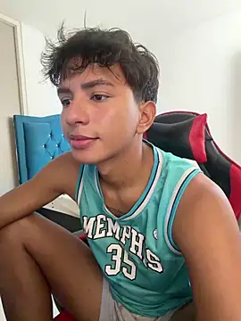 Leonarrrd 01 online show from March 7, 8:17 pm