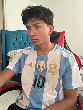 Leonarrrd 01 online show from April 8, 9:15 pm