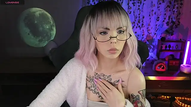 Kerry Kirk online show from April 14, 11:00 pm