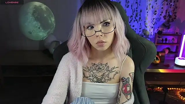 Kerry Kirk online show from April 16, 8:42 pm