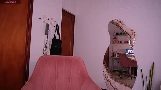 chloebritto online show from July 26, 5:31 pm