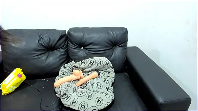 Snapshot of candyummy chatting on December 1, 11:37 am candyummy online show from December 1, 11:37 am