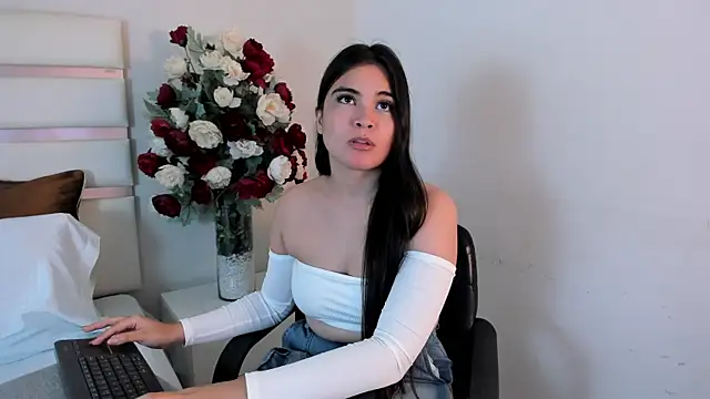 CamilaSofiia online show from March 5, 12:59 am