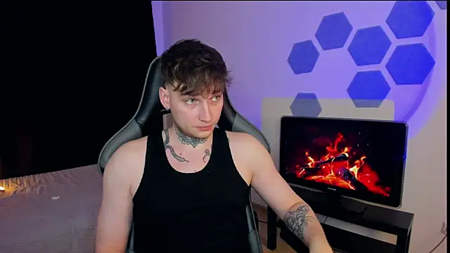 Chris Tyson online show from February 15, 2:15 am