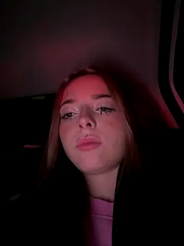 Snapshot of LoraaDoll chatting on October 22, 3:34 pm LoraaDoll online show from October 22, 3:34 pm