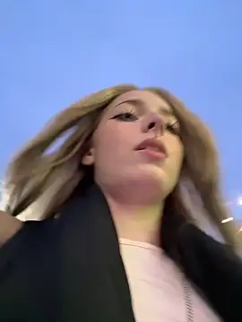 Snapshot of LoraaDoll chatting on October 28, 2:31 pm LoraaDoll online show from October 28, 2:31 pm