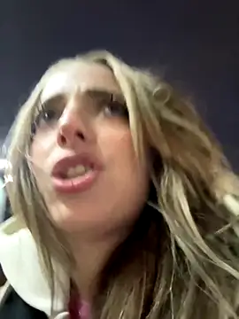 Snapshot of LoraaDoll chatting on November 2, 2:52 pm LoraaDoll online show from November 2, 2:52 pm