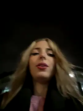 Snapshot of LoraaDoll chatting on November 3, 3:57 pm LoraaDoll online show from November 3, 3:57 pm