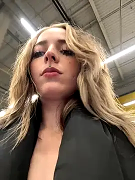 Snapshot of LoraaDoll chatting on November 5, 3:45 pm LoraaDoll online show from November 5, 3:45 pm