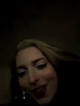 Snapshot of LoraaDoll chatting on November 11, 3:56 pm LoraaDoll online show from November 11, 3:56 pm