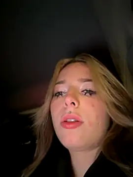 Snapshot of LoraaDoll chatting on November 12, 2:39 pm LoraaDoll online show from November 12, 2:39 pm