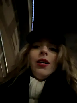 Snapshot of LoraaDoll chatting on November 16, 3:06 pm LoraaDoll online show from November 16, 3:06 pm