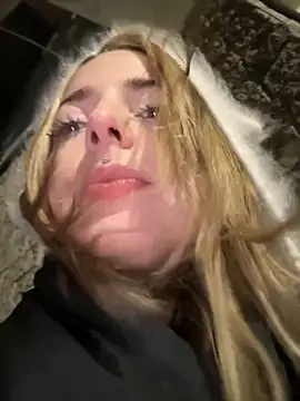 Snapshot of LoraaDoll chatting on November 24, 3:56 pm LoraaDoll online show from November 24, 3:56 pm