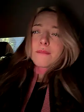 Snapshot of LoraaDoll chatting on December 15, 1:26 pm LoraaDoll online show from December 15, 1:26 pm