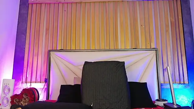 Snapshot of LilyyBigAss chatting on January 9, 11:46 am LilyyBigAss online show from January 9, 11:46 am